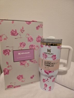 Stanley White & Pink Floral Print Loveshackfancy Quencher Tumbler 40 Oz